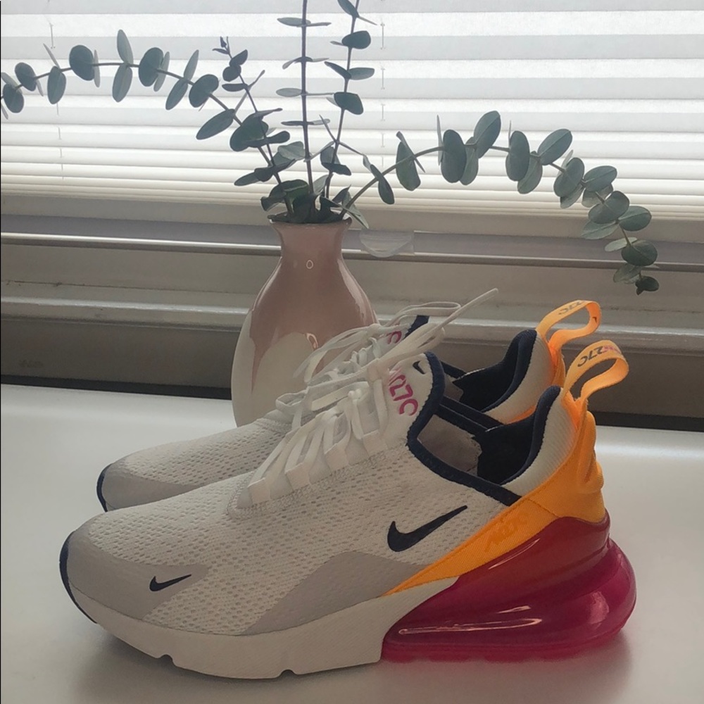 NIKE AIR MAX 270